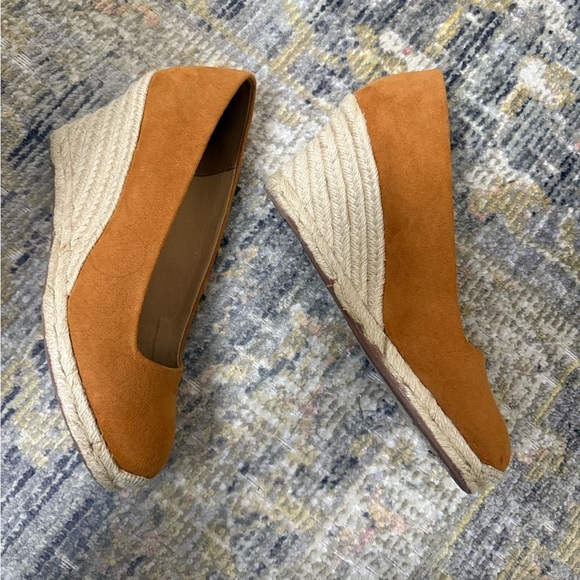 JCREW espadrille faux suede Wedges in burnt orange color - Picture 4 of 8